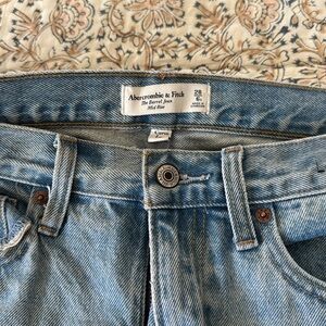 Abercrombie Midrise Barrel Jeans